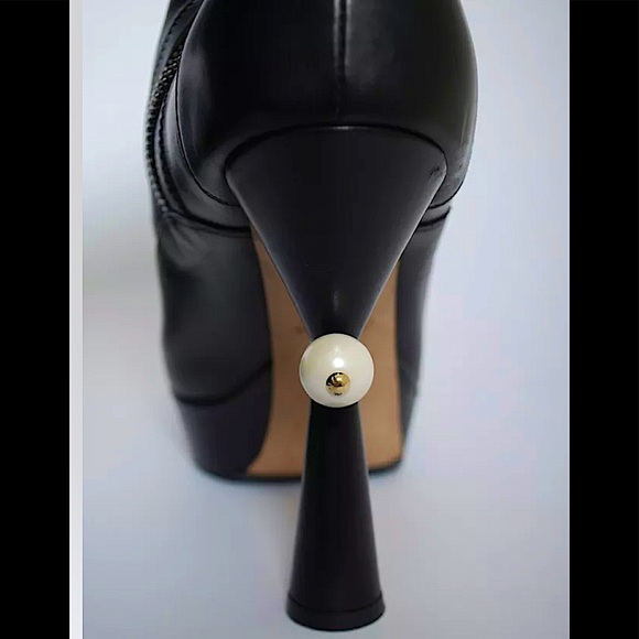 Louis Vuitton
Black Leather High Heels Over The Knee Platform Size Us 8.5 Boots - Picture 4 of 7